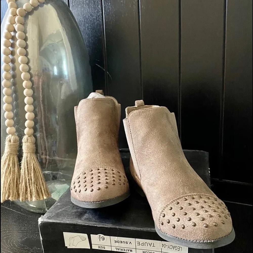 Tan Women's V. Suede Ankle Boots
